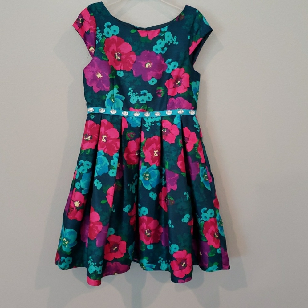 Beautiful Floral Dress - Picture 3 of 5
